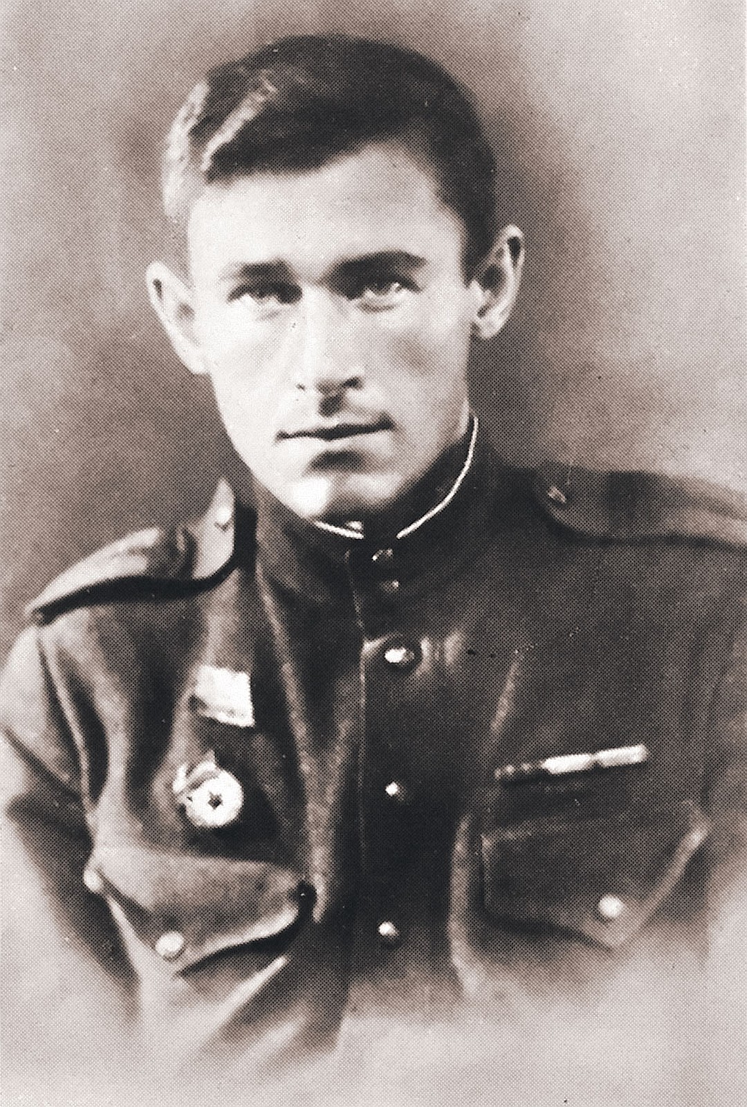 Гвардии старшина Бобков в конце войны. Фото: Из архива семьи Ф. Д. Бобкова 