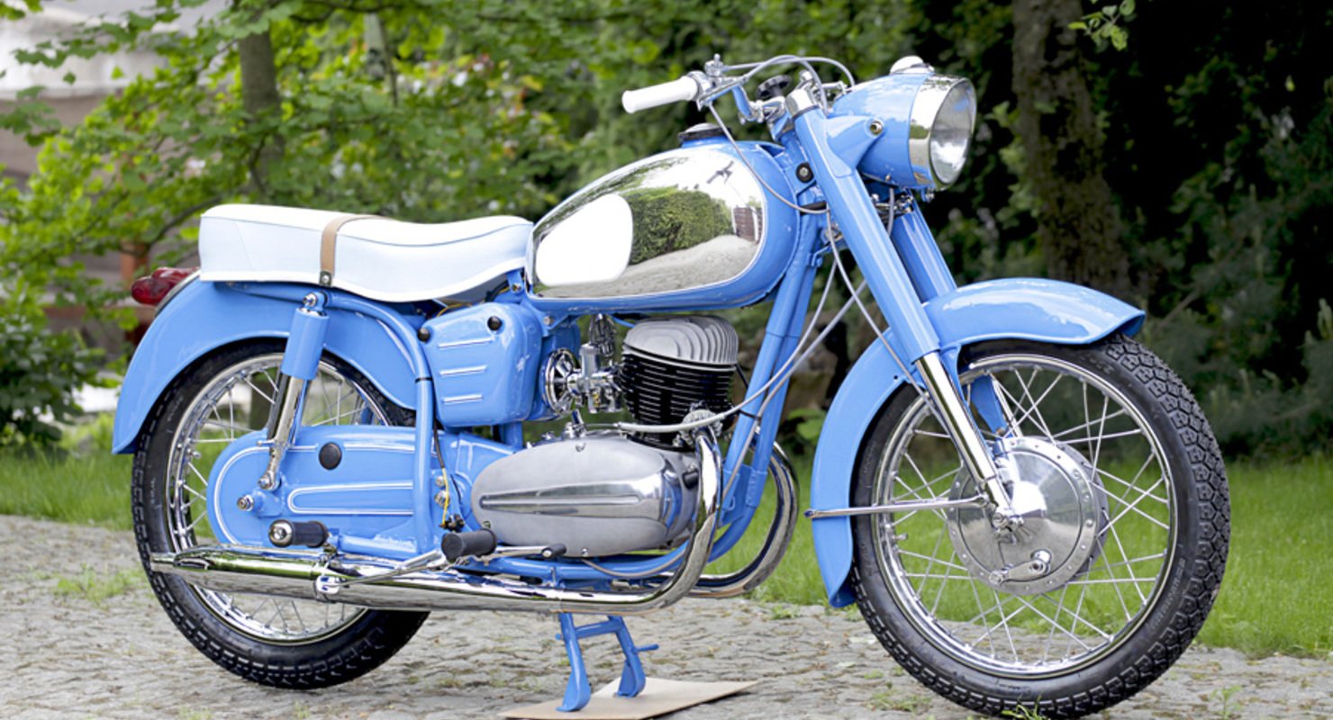 В России зарегистрировано около 3 миллионов машин старше 35 лет