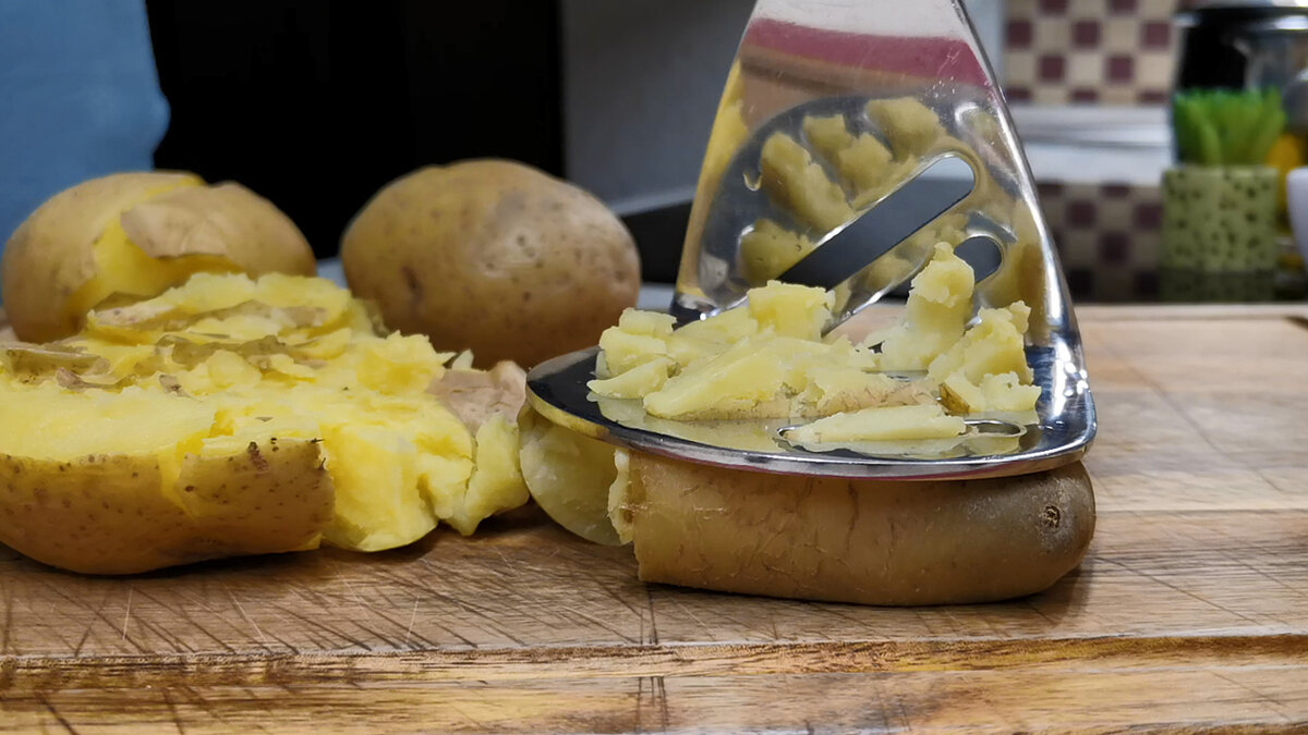 Два вкуснейших рецепта из картошки с салом. Наши простецкие гарниры, которые съедаются быстрее мяса гарниры,овощные блюда,рецепты