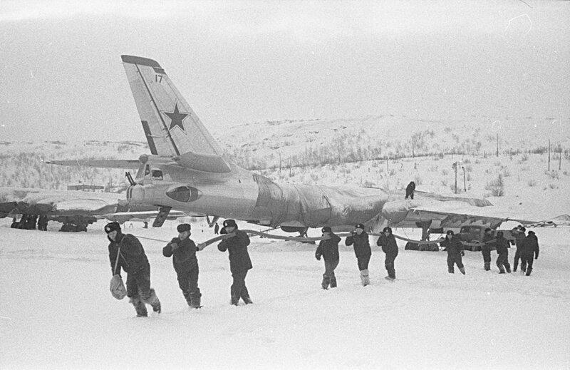 Секретная миссия Ту-16А  26-го апреля 1958 года полосы, авиации, бомбардировщик, самолёт, самолёта, бомбардировщики, Союза, шасси, Герой, дрейфующую, льдину, самолётов, посадку, Советского, которой, Арктики, апреля, тяжёлые, созданию, принято