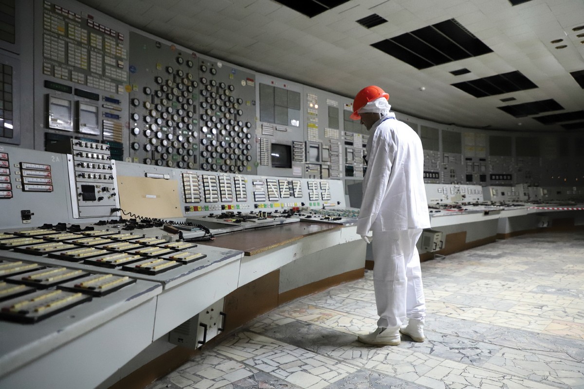 Чернобыль: взгляд изнутри Рихтер, время, лесах, сделанных, авария, инженеров, забытые, находя, Белоруссии, Украины, регионы, эвакуированные, исследует, эвакуированных, милиционеров, ученых, свидетелем, истории, советские, голосами