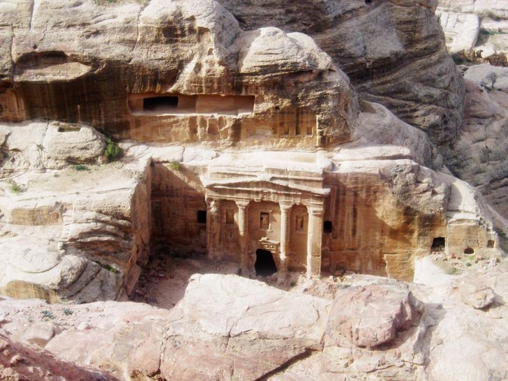 Город, высеченный в скале: 12 загадок удивительной Петры Ближний Восток,Иордания,Петра