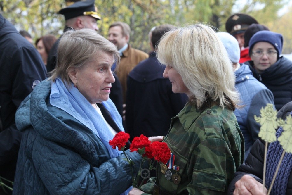 Лидия Дроздова из Архангельска (слева), дочь красноармейца Александра Щукина, несколько лет назад провела в Лапландии собственную экспедицию. / Татьяна Сухановская