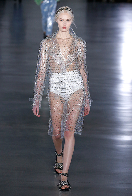 Вера Брежнева, Елена Перминова и Шейлин Вудли на показе Balmain Вера Брежнева, Елена Перминова и Шейлин Вудли на показе Balmain Мода / Новости моды