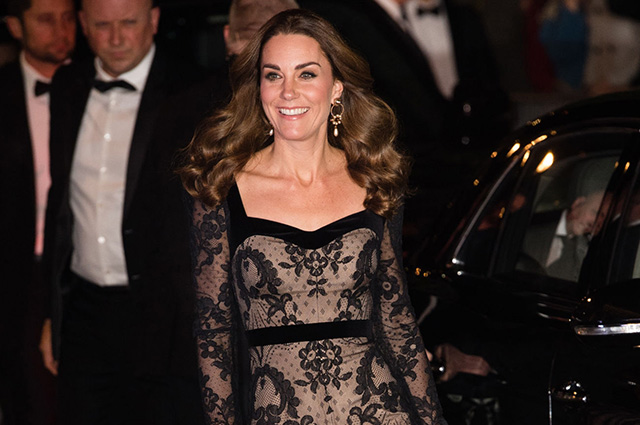 Кейт Миддлтон и принц Уильям посетили благотворительное шоу Royal Variety Performance в Лондоне Монархии