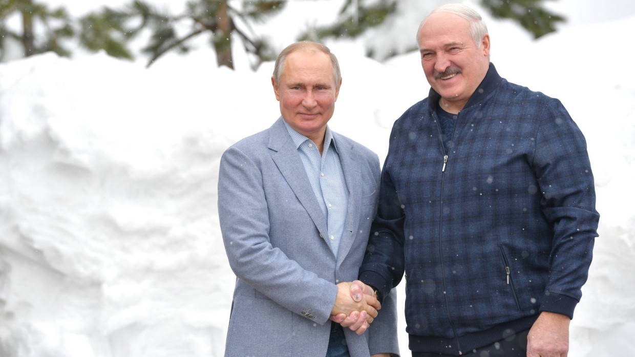 Путин отметил стабилизацию внутриполитической ситуации в Белоруссии Политика