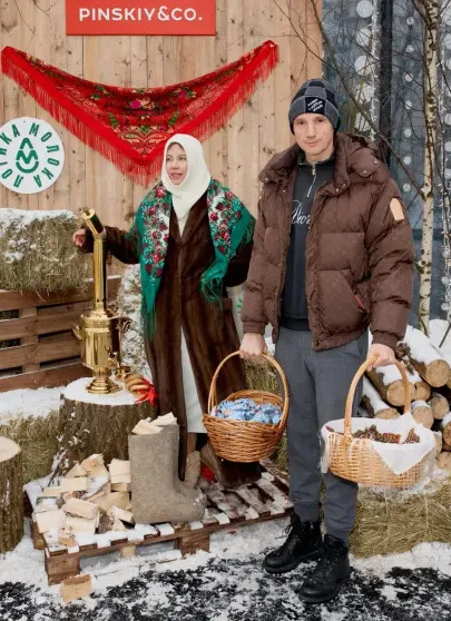 Анна Седокова с сыном, Тимур Родригез с Катей Кабак, Полина Аскери и Митя Фомин посетили светскую Масленицу в 