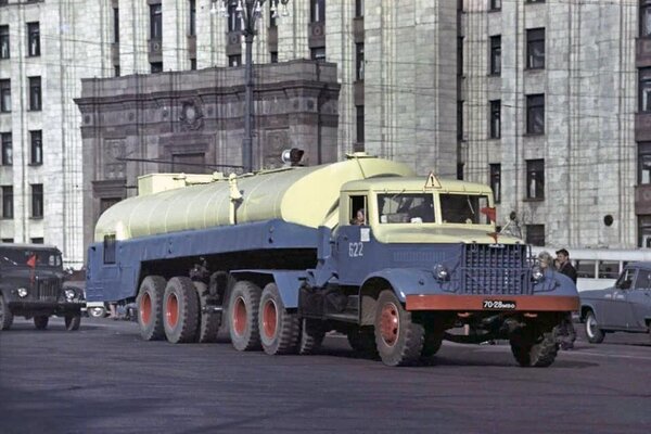 14 фотографий с автомобилями времен СССР 14 фотографий с автомобилями времен СССР авто