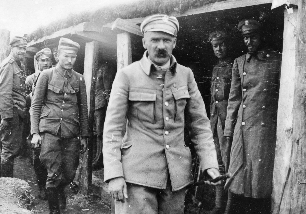 Пилсудский в окопах под Стохдой в 1916 году | Фото: Biogramy
