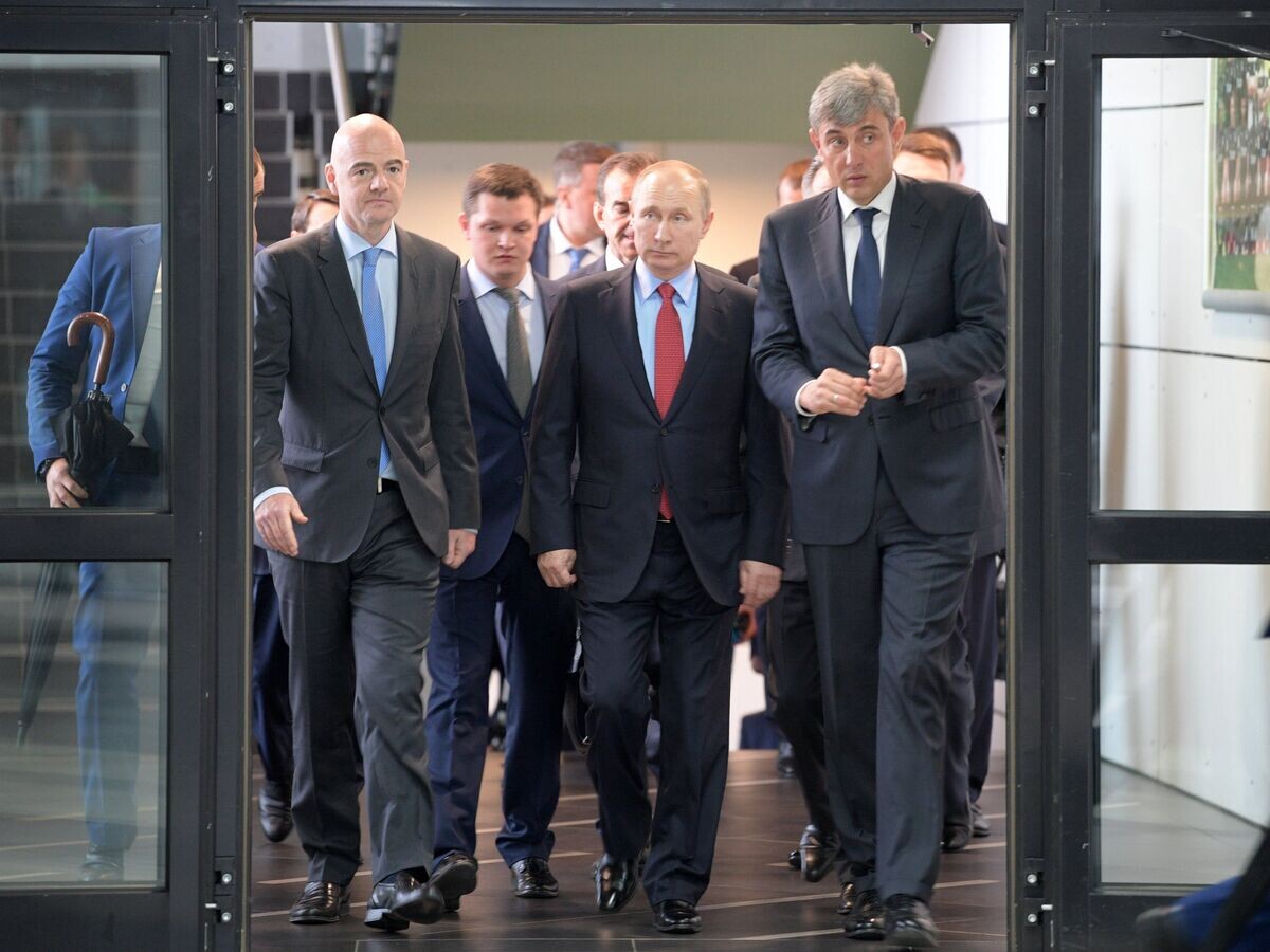 Владимир Путин, Джанни Инфантино (слева) и Сергей Галицкий (справа)© РИА Новости / Алексей Дружинин
