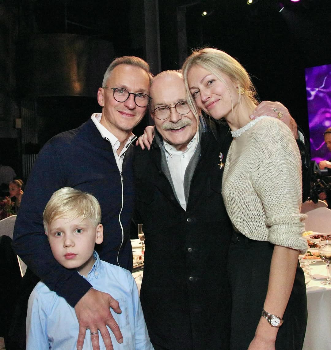 Никита Михалков отпраздновал 80-летие в кругу семьи Никита Михалков отпраздновал 80-летие в кругу семьи