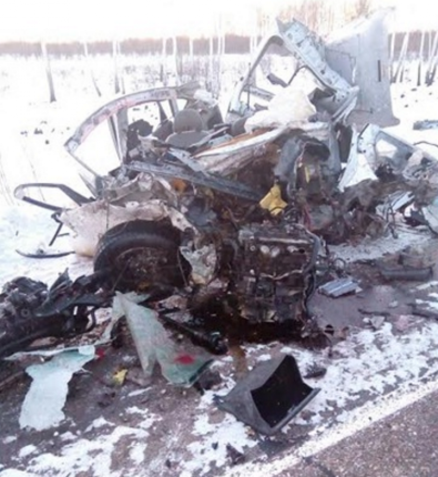 Фото с места лобового ДТП фуры и легковушки на трассе «Амур», в котором погиб 32-летний мужчина