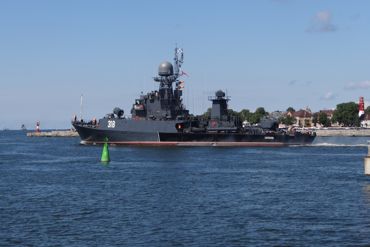 В рамках планового учения корабли Балтийского флота выполнили артиллерийские стрельбы по морским и воздушным целям