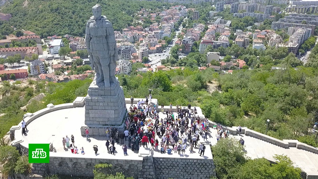 Памятники пловдива. Алёша (памятник, Пловдив). Алеша Пловдив Болгария. Памятник алёше в Болгарии. Памятник советским воинам в Болгарии.