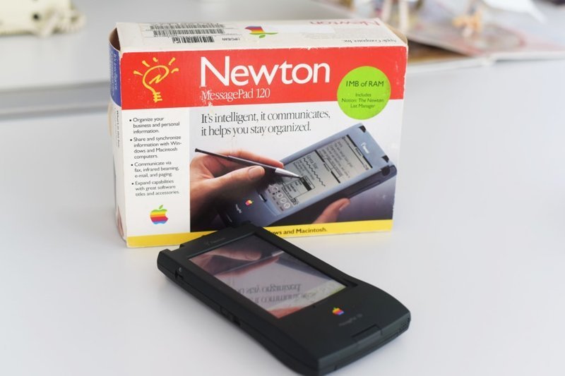 3. Newton Messagepad от Apple мог делать заметки и отправлять факс, но его экран, на котором было ужасно неудобно писать стилусом, и высокая стоимость сделали его непрактичным trend, в мире, вещи, инновация, музей, неудача