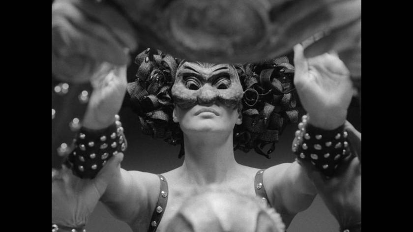 Выходящие сейчас в прокат фильмы, опираясь на шутовство и карнавал, пытаются перевернуть моральные устои с ног на голову Выходящие сейчас в прокат фильмы, опираясь на шутовство и карнавал, пытаются перевернуть моральные устои с ног на голову геополитика