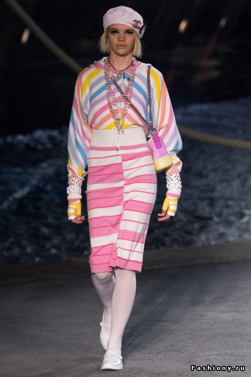 Chanel 2019 круизная коллекция Chanel 2019 круизная коллекция