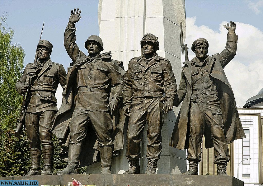 Украденная победа: Почему во всем мире считают, что фашистов разбили американцы Украденная победа: Почему во всем мире считают, что фашистов разбили американцы история