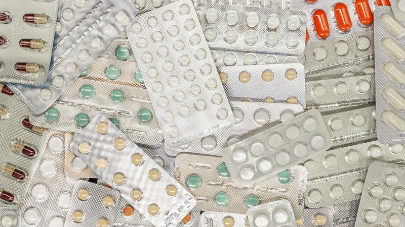 Запаса антиковидных лекарств Петербургу хватит на три недели
