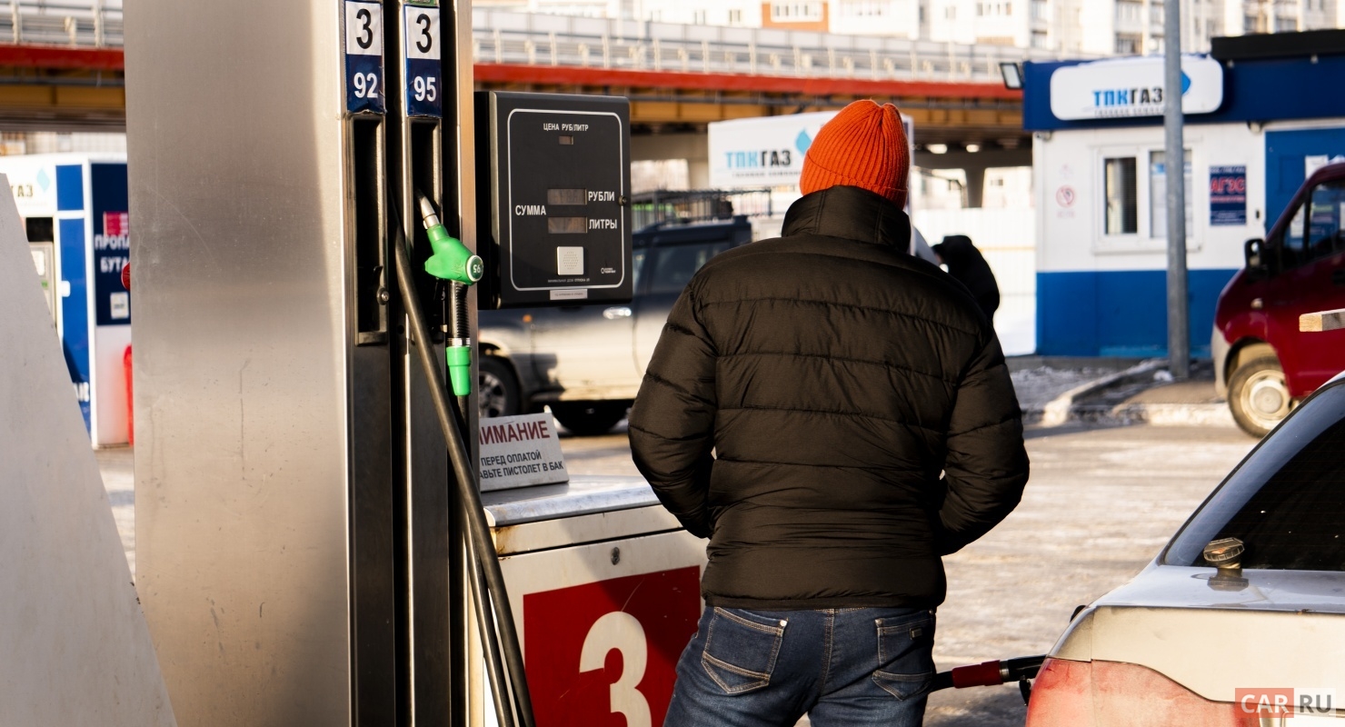 некачественный бензин последствия. может ли закончится бензин. как понять что бензин заканчивается. закончился бензин. себестоимость литра дизельного топлива.