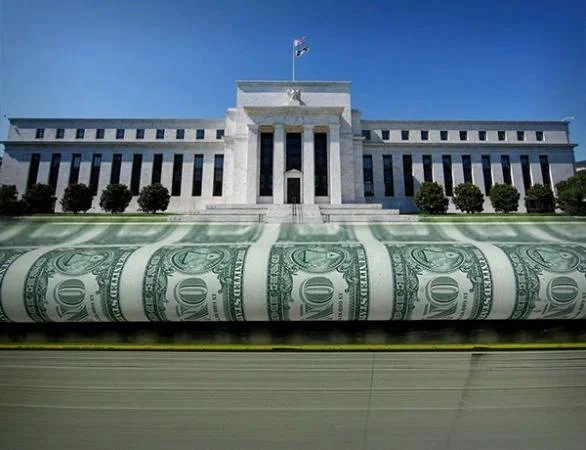 Мало кто знает, что уставной капитал Федеральной резервной системы США(ФРС), который до сих пор печатает и распространяет по миру доллары,профинансировал собственными золотовалютными резервами...