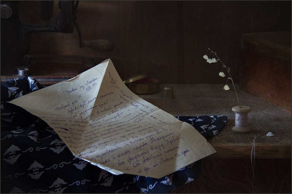 Когда календари были отрывными, гитары – семиструнными,  а стаканы – гранеными... натюрморт