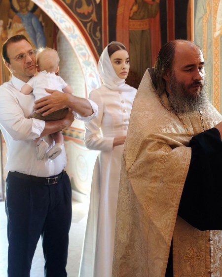 Яна Рудковская и Евгений Плющенко крестили младшего сына Дети,Дети знаменитостей