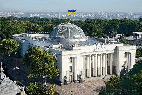 Само здание, где проходило принятие решения о выходе с 1 апреля 2019 года.