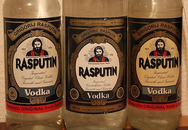 5 главных алкогольных напитков, которые взахлеб пили в России в лихие 90-е напиток, России, часто, российских, бренда, россияне, градусов, спирт, считался, крепостью, привкус, которых, обычно, которой, время, Водка, употребляли, Польши, упаковке, Распутина