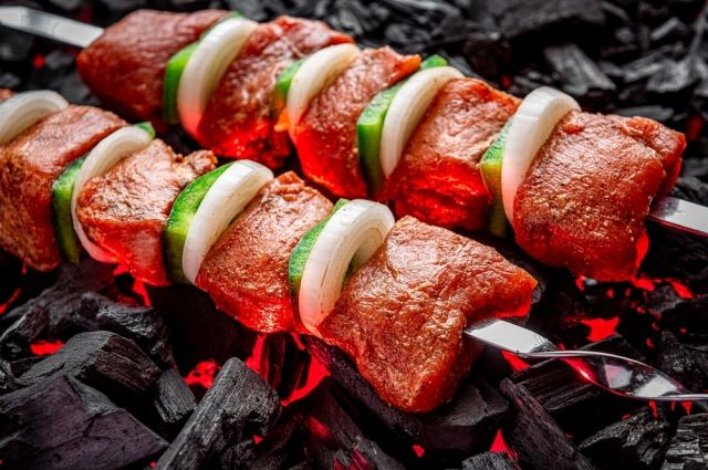 мясо на шампурах