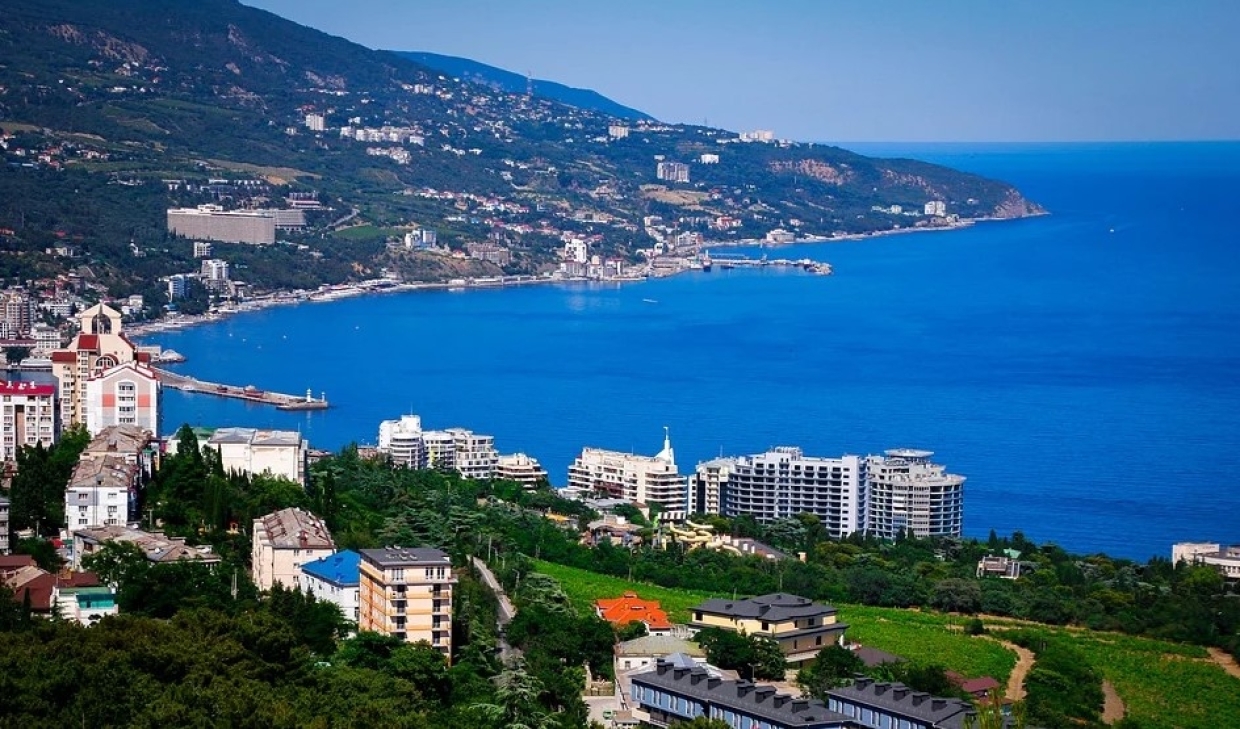 Туристы поделились советами, какой город лучше выбрать для отдыха в Крыму этим летом