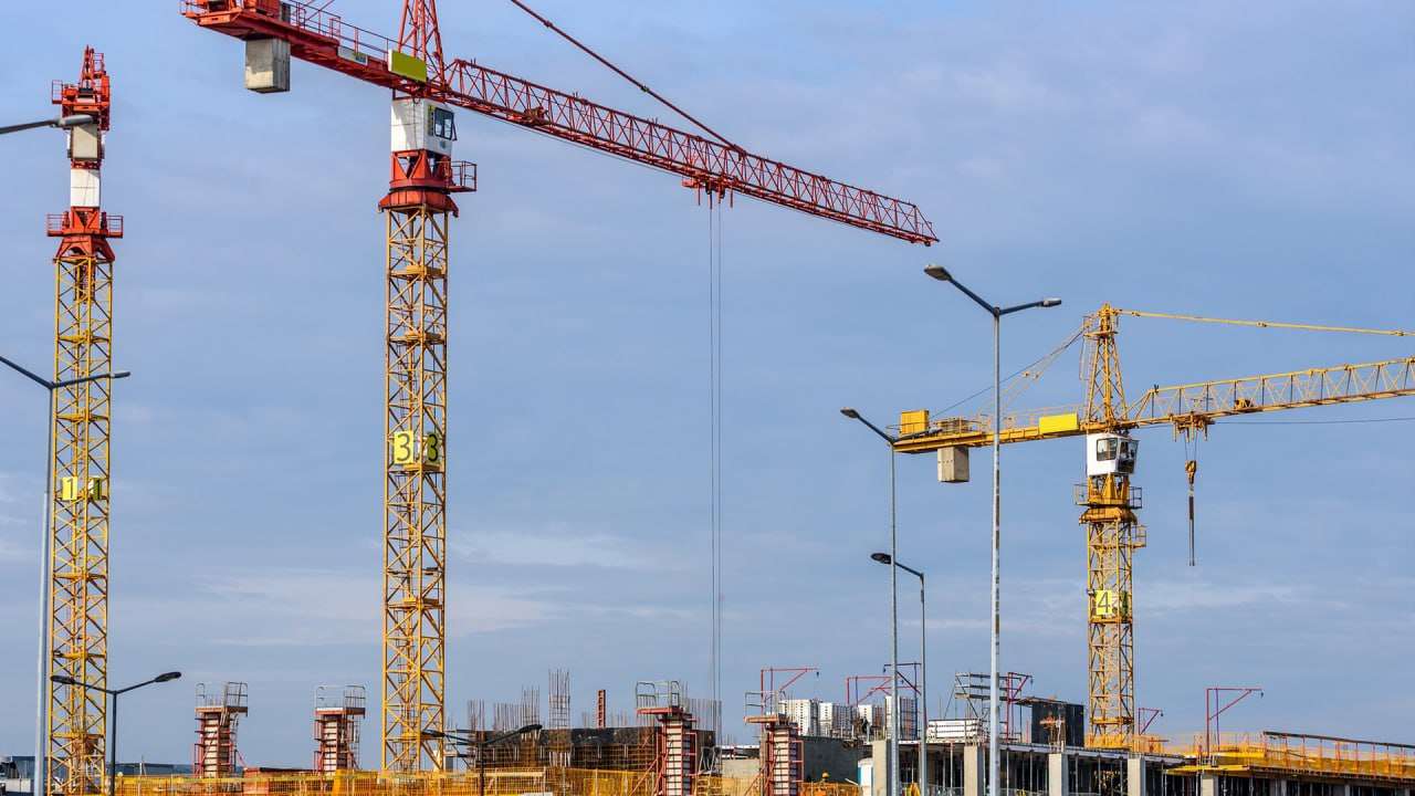 Минстрой допустил пессимистичный сценарий по вводу жилья в России