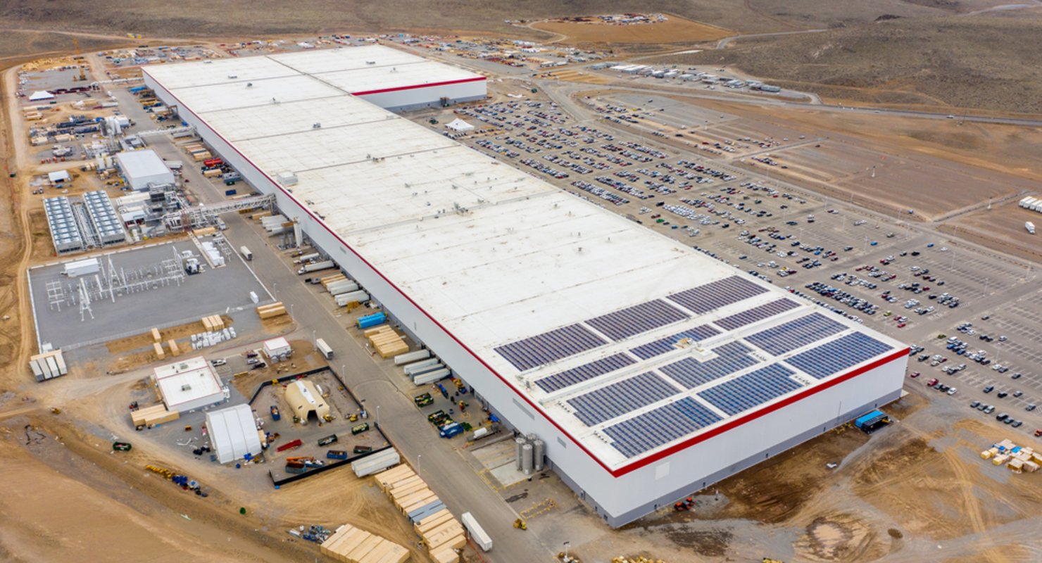 Tesla в будущем может построить Gigafactory в России Автомобили