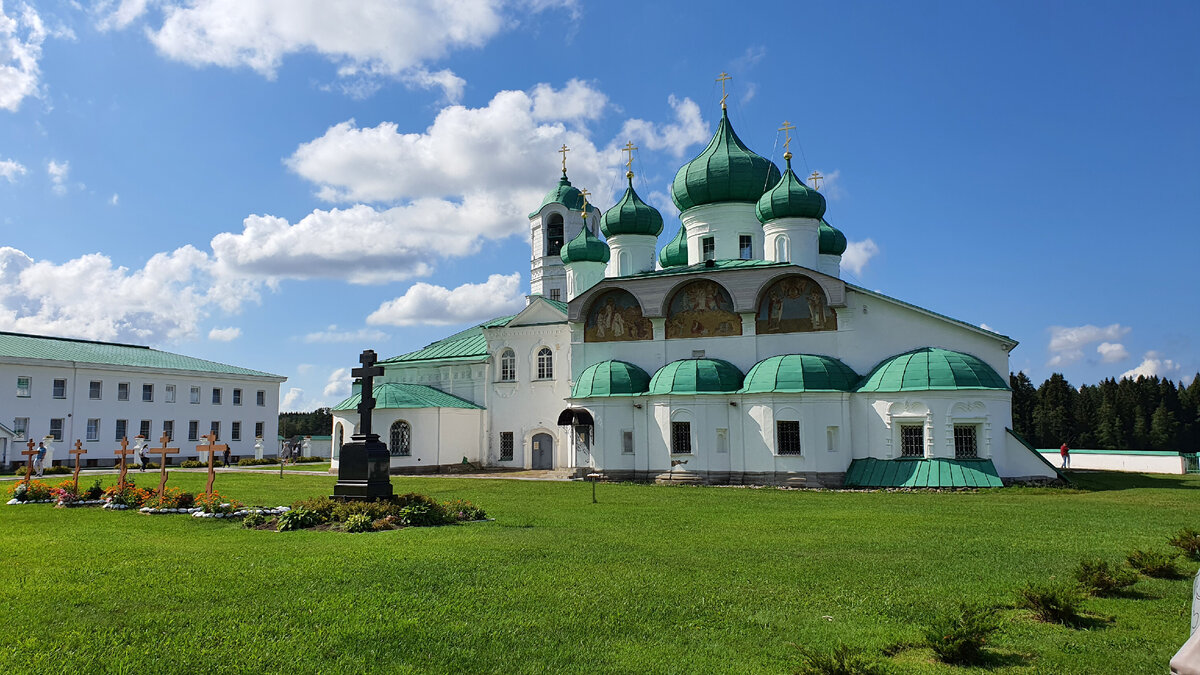 Преображенский собор и церковь Святых праведных Захарии и Елизаветы (1641—1644 1668)