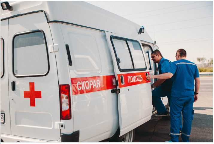 «У нас дежурство через пять минут закончится»: врачи отказались помогать тюменке с отеком Квинке