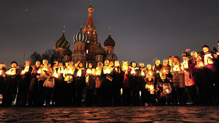 Сложить головы на плахе: Война против изменений Конституции получила исторический урок