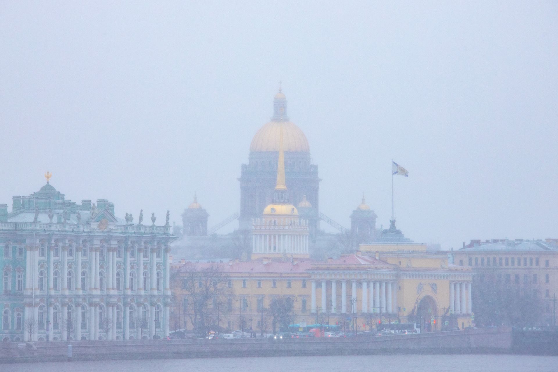 спб зима. люди в питере зимой. заснеженный петербург. морозная зима в санкт петербурге. холодно ли в питере.