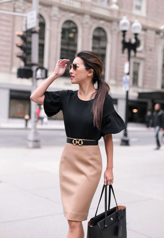 Облегающая юбка карандаш и свободный верх: эффектный образ для деловой женщины