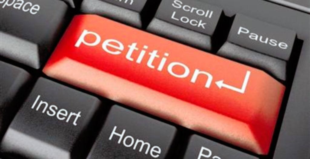 Стучите в рельсу: Порошенко уже год, как  «забил» на электронные петиции граждан