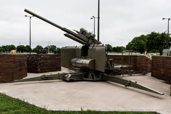 Средства ПВО, поставленные СССР по ленд-лизу: зенитные пулемётные и артиллерийские установки Средства ПВО, поставленные СССР по ленд-лизу: зенитные пулемётные и артиллерийские установки оружие