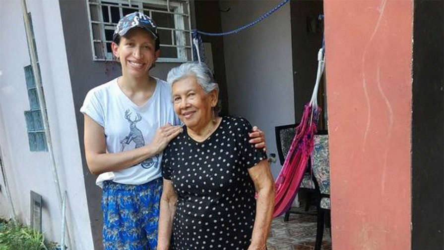 Звезда КВН Елена Борщева поздравила свою бабушку из Панамы с 90-летием