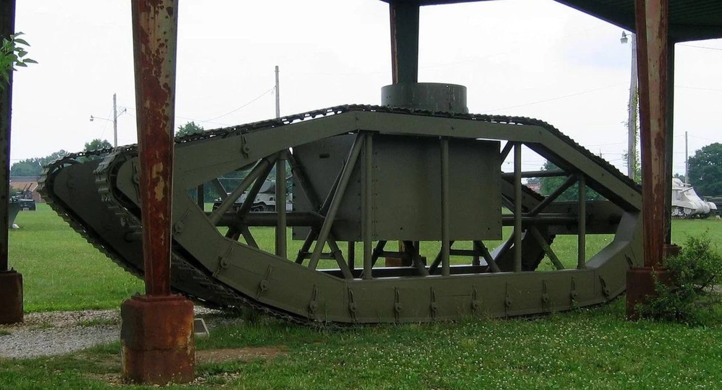 «Танк-скелет» — самый необычный в классе