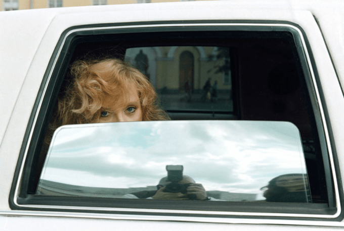 Эти интригующие фото являются символом России 90-х 