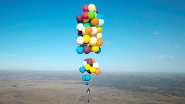 Британец пролетел на воздушных шариках 25 километров Воздушный шар,история,отдых,путешествия,турист,экстрим