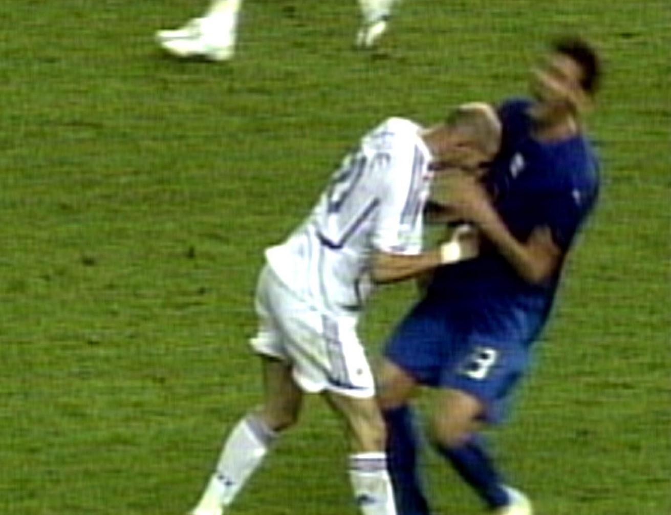 Удар Зидана головой