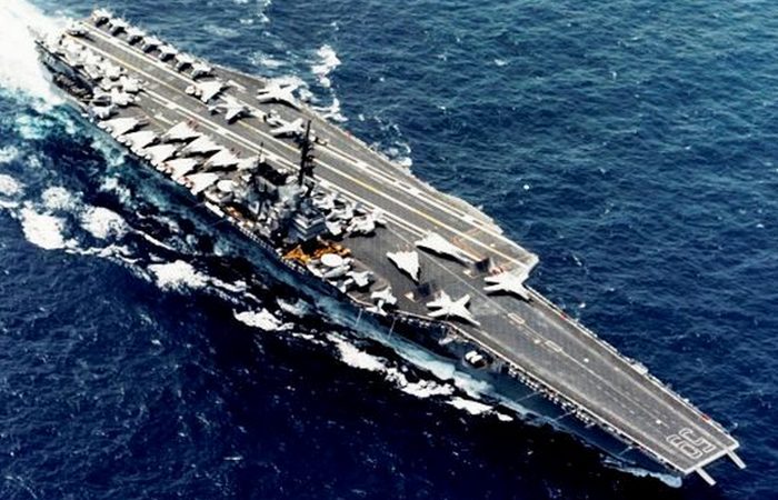 Авианосец «Forrestal». Авианосец «Forrestal».