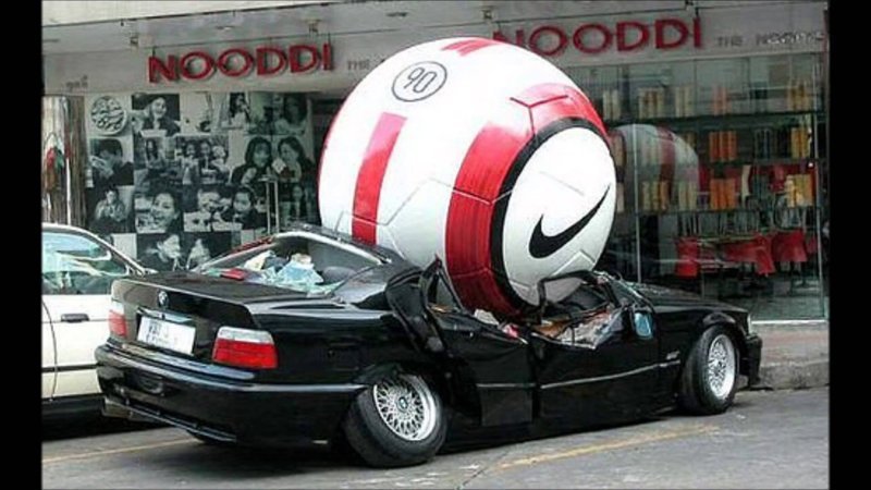Или огромный футбольный мяч авто, автомобилисты, морю, нелепые фото, прикол, случаи, фото