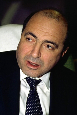 ПРОДАТЬ РОССИЮ ИЛИ СГИНУТЬ? СУДЬБЫ МОГУЩЕСТВЕННЫХ ОЛИГАРХОВ 90-Х ПРОДАТЬ РОССИЮ ИЛИ СГИНУТЬ? СУДЬБЫ МОГУЩЕСТВЕННЫХ ОЛИГАРХОВ 90-Х история,россия