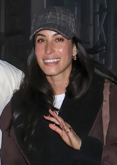 Брэда Питта и его возлюбленную Инес де Рамон засняли в Греции Рамон, время, слухи, отношения, актёра, самого, инсайдеров, словам, менее, опровергали, представители, однако, свадьбу, сыграть, готовится, несколько, возникали, РамонРанее, спустя, публике