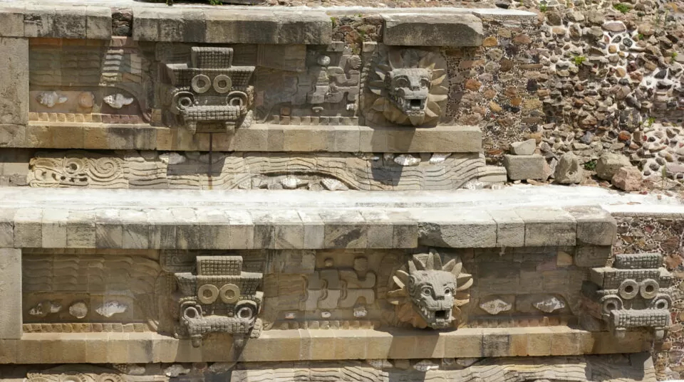 В пирамиде ацтеков найдена сокровищница со множеством артефактов